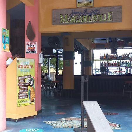 Towers By The Beach Ocho Rios Bagian luar foto
