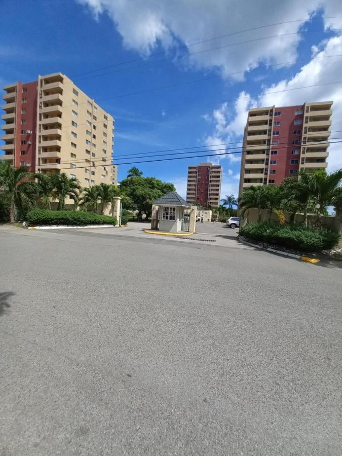 Towers By The Beach Ocho Rios Bagian luar foto