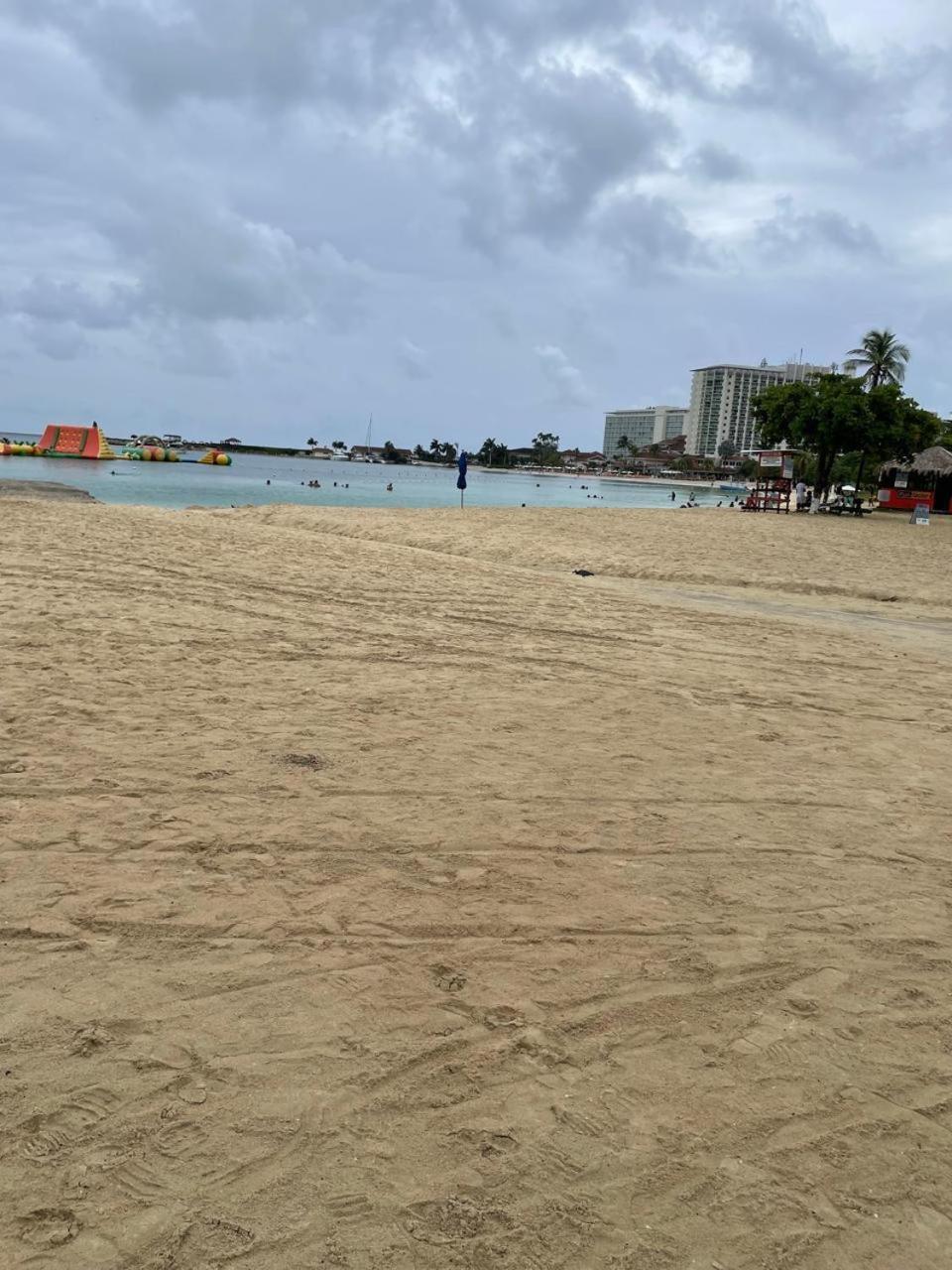 Towers By The Beach Ocho Rios Bagian luar foto