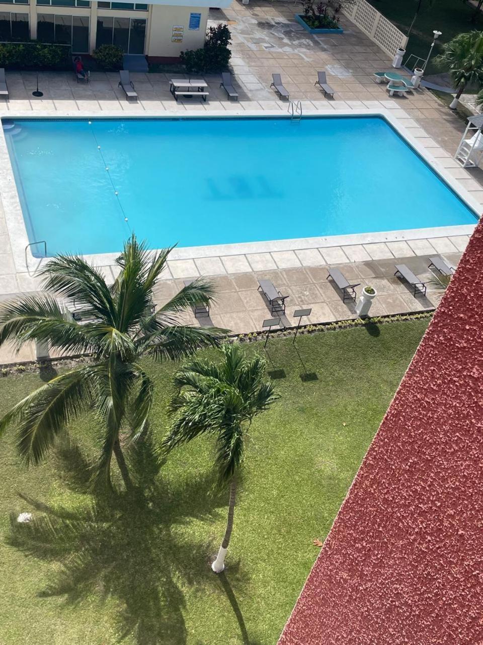 Towers By The Beach Ocho Rios Bagian luar foto