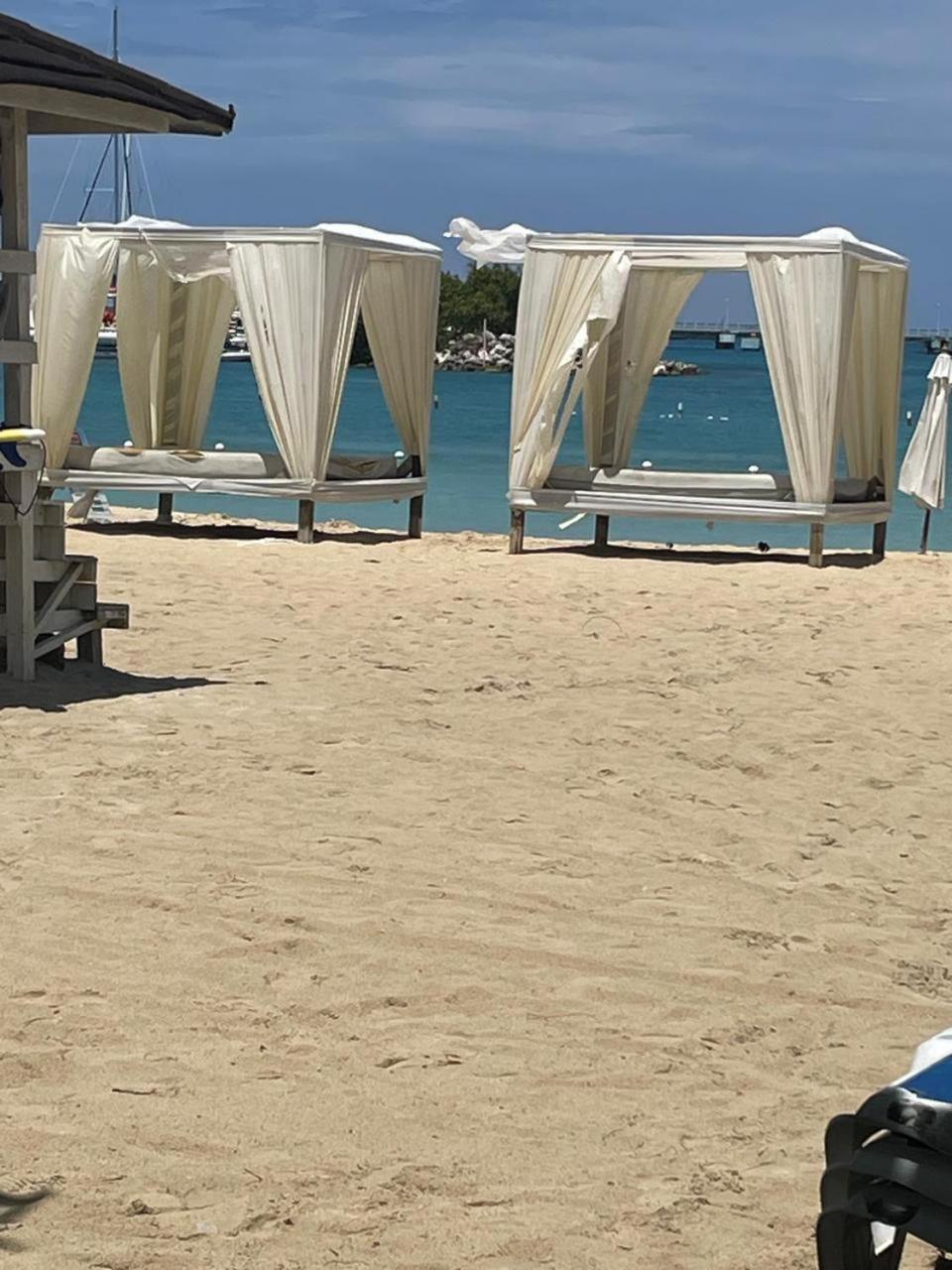 Towers By The Beach Ocho Rios Bagian luar foto
