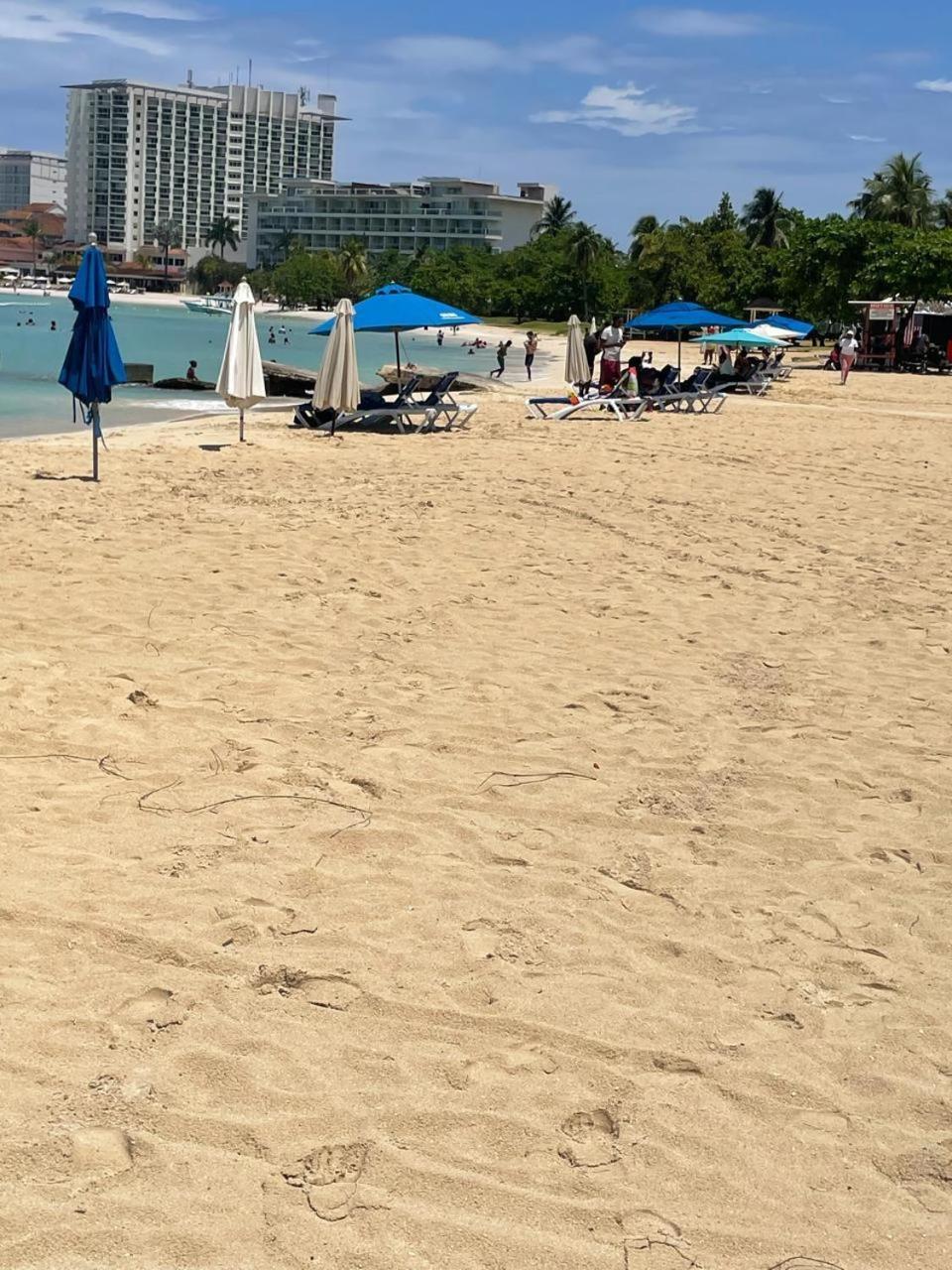 Towers By The Beach Ocho Rios Bagian luar foto